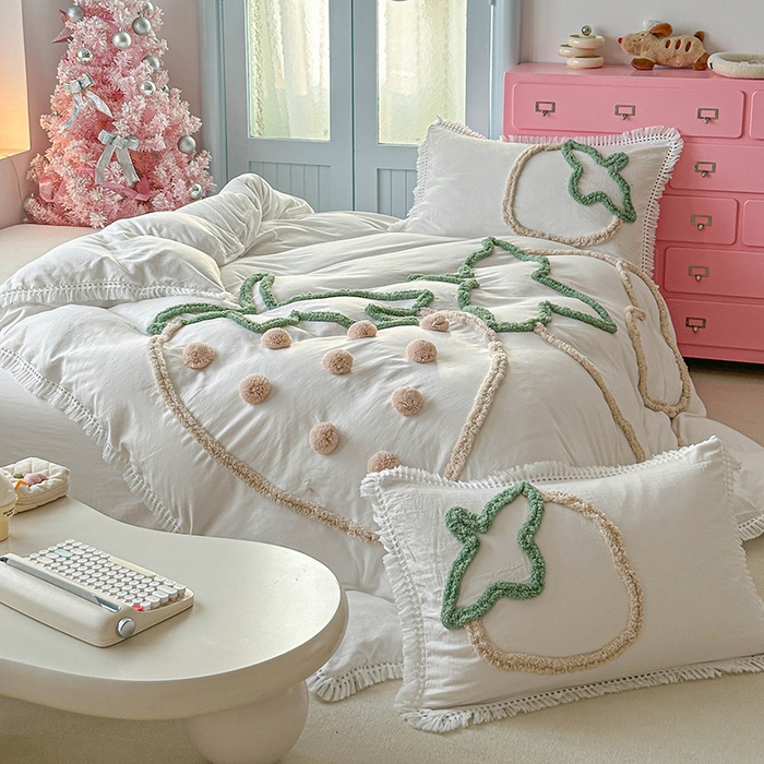 91家纺网 家纺一手货源 找家纺 缘生活 2026新款立体簇绒绣流苏四件套 大爱草莓-本白