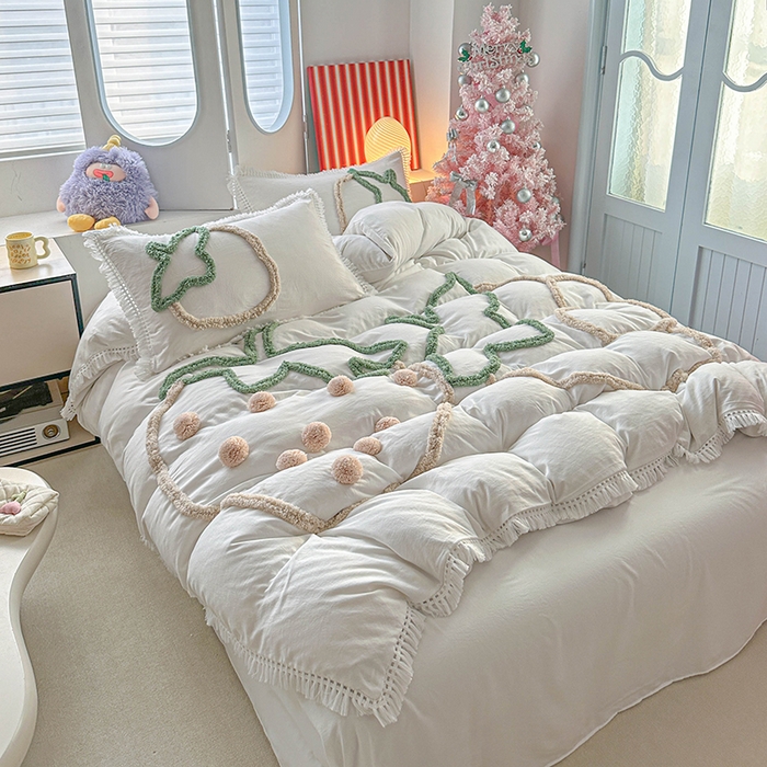 91家纺网 家纺一手货源 找家纺 缘生活 2026新款立体簇绒绣流苏四件套 大爱草莓-本白