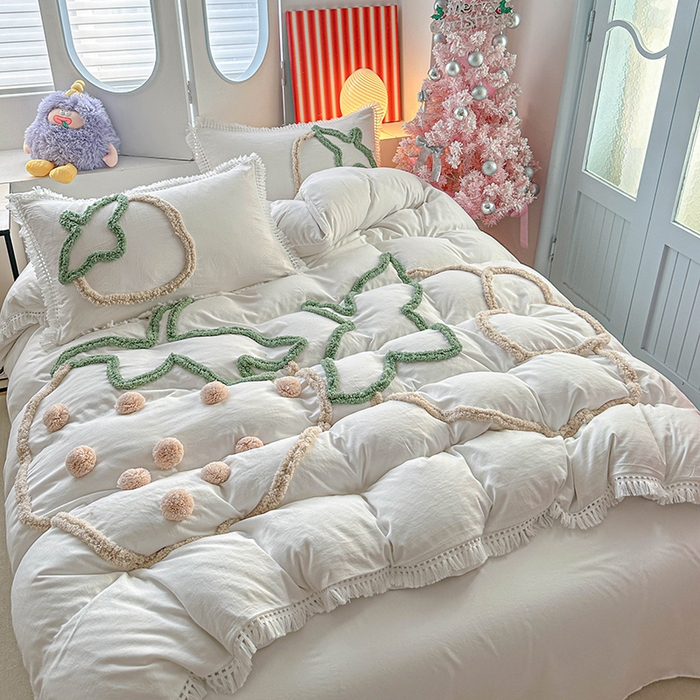 91家纺网 家纺一手货源 找家纺 缘生活 2026新款立体簇绒绣流苏四件套 大爱草莓-本白