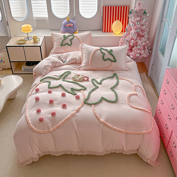 91家纺网 家纺一手货源 找家纺 缘生活 2026新款立体簇绒绣流苏四件套 大爱草莓-粉色