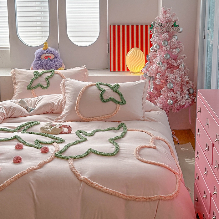 91家纺网 家纺一手货源 找家纺 缘生活 2026新款立体簇绒绣流苏四件套 大爱草莓-粉色