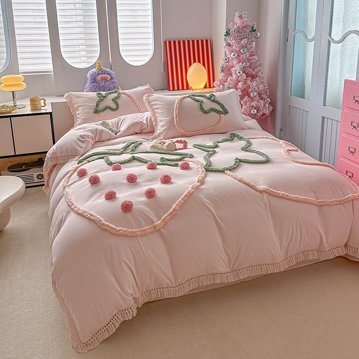 91家纺网 家纺一手货源 找家纺 缘生活 2026新款立体簇绒绣流苏四件套 大爱草莓-粉色