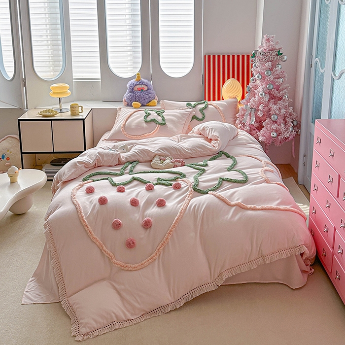 91家纺网 家纺一手货源 找家纺 缘生活 2026新款立体簇绒绣流苏四件套 大爱草莓-粉色
