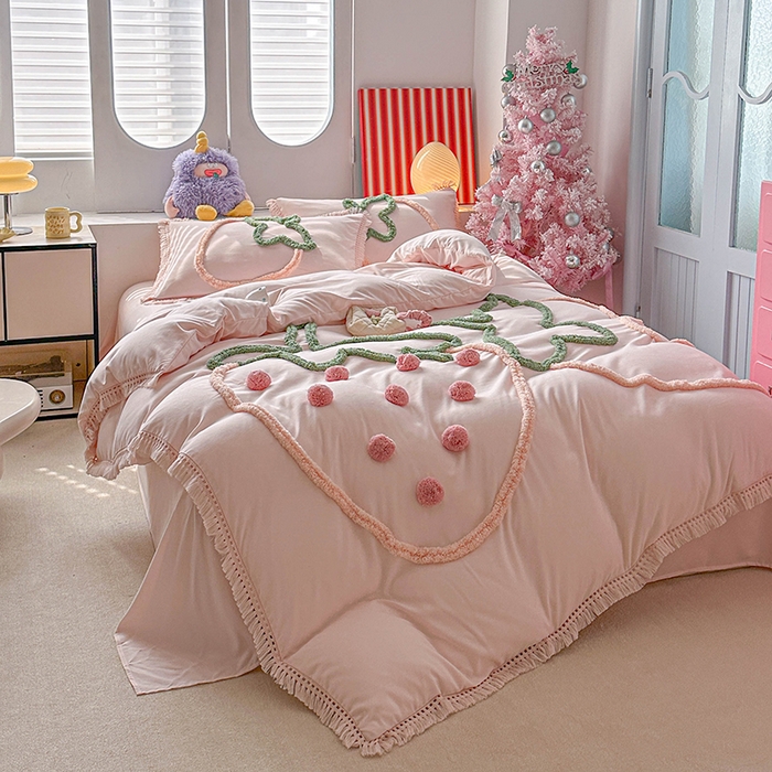91家纺网 家纺一手货源 找家纺 缘生活 2026新款立体簇绒绣流苏四件套 大爱草莓-粉色