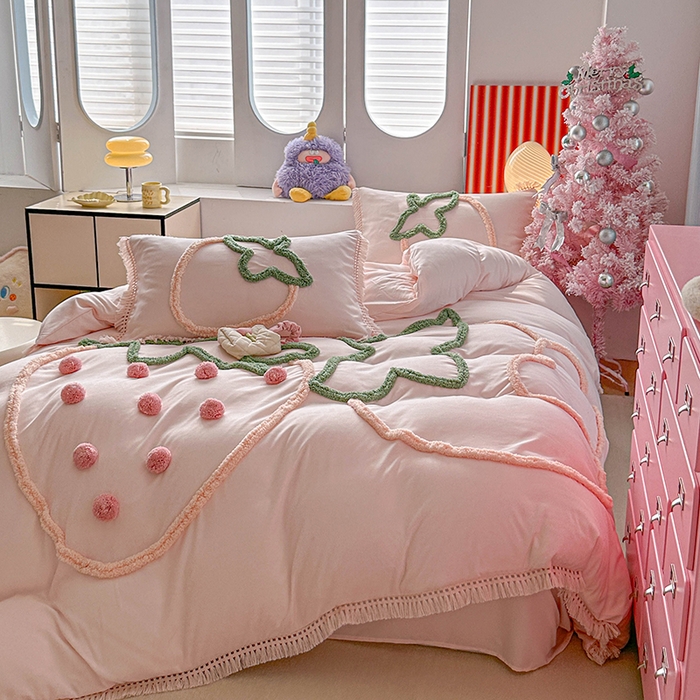 91家纺网 家纺一手货源 找家纺 缘生活 2026新款立体簇绒绣流苏四件套 大爱草莓-粉色
