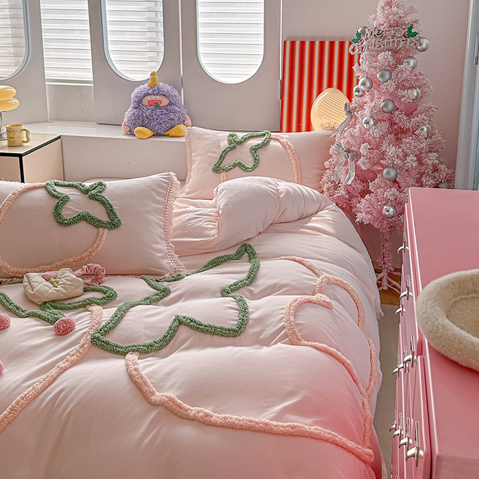 91家纺网 家纺一手货源 找家纺 缘生活 2026新款立体簇绒绣流苏四件套 大爱草莓-粉色
