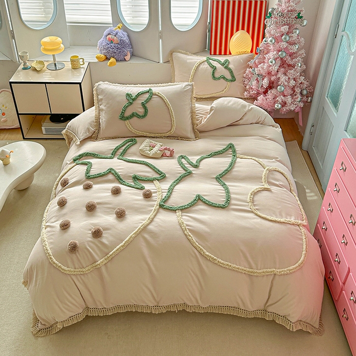 91家纺网 家纺一手货源 找家纺 缘生活 2026新款立体簇绒绣流苏四件套 大爱草莓-卡其