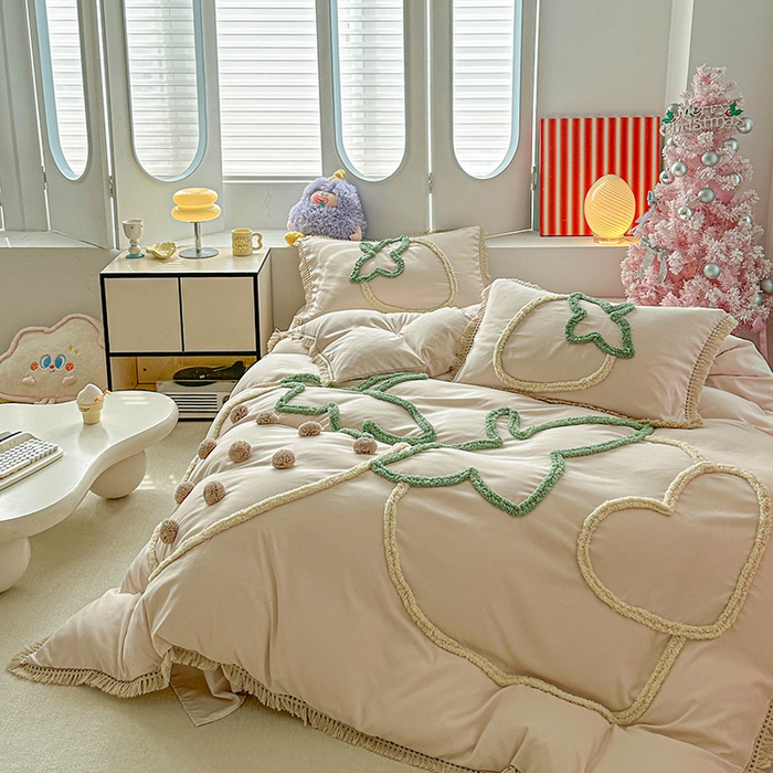 91家纺网 家纺一手货源 找家纺 缘生活 2026新款立体簇绒绣流苏四件套 大爱草莓-卡其