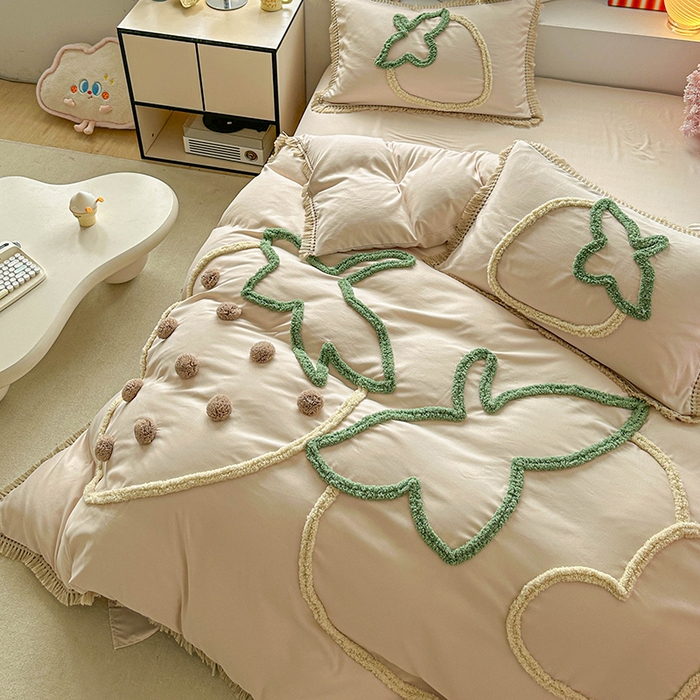 91家纺网 家纺一手货源 找家纺 缘生活 2026新款立体簇绒绣流苏四件套 大爱草莓-卡其