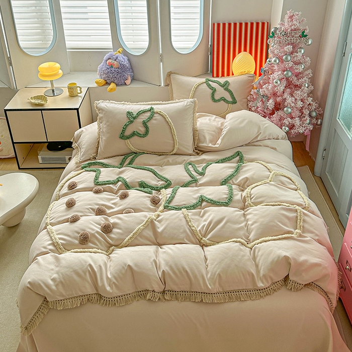 91家纺网 家纺一手货源 找家纺 缘生活 2026新款立体簇绒绣流苏四件套 大爱草莓-卡其