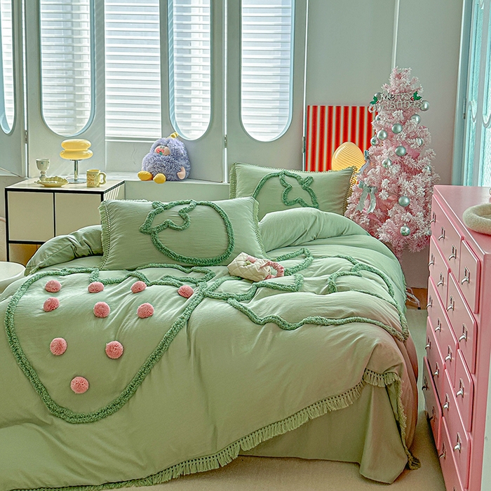 91家纺网 家纺一手货源 找家纺 缘生活 2026新款立体簇绒绣流苏四件套 大爱草莓-抹茶绿