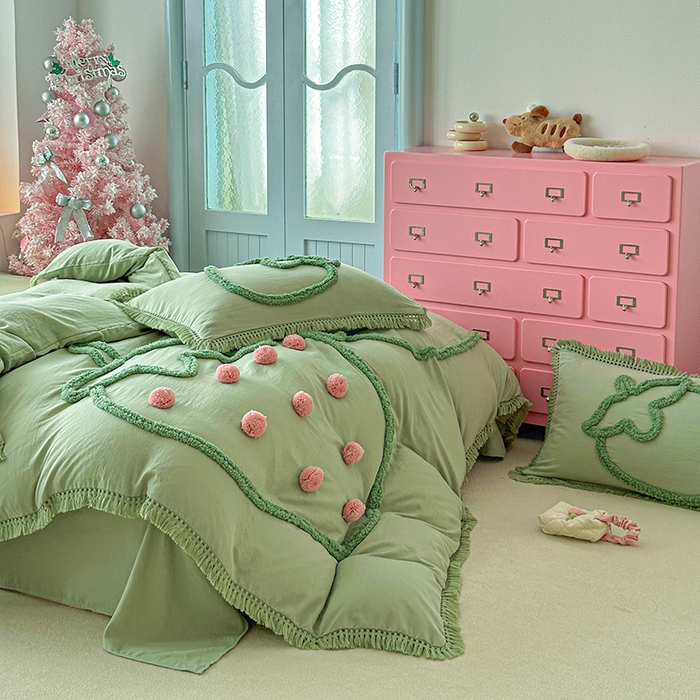 91家纺网 家纺一手货源 找家纺 缘生活 2026新款立体簇绒绣流苏四件套 大爱草莓-抹茶绿