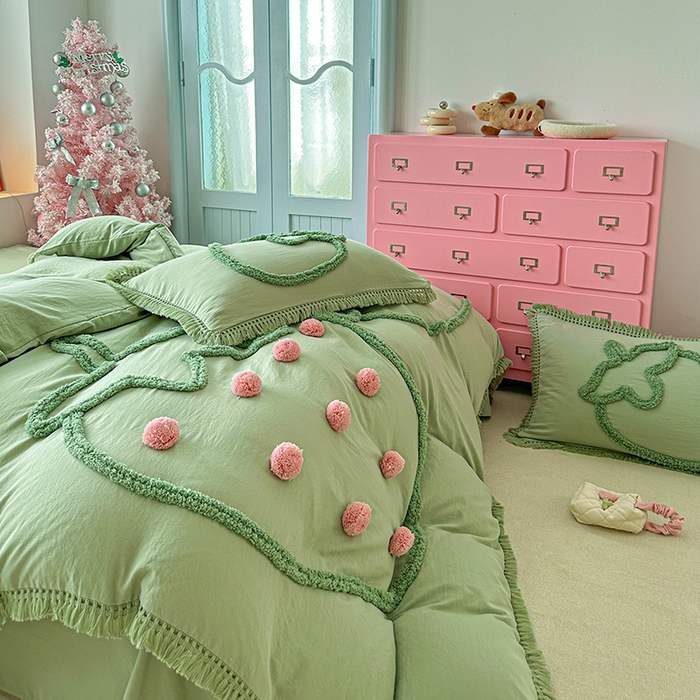 91家纺网 家纺一手货源 找家纺 缘生活 2026新款立体簇绒绣流苏四件套 大爱草莓-抹茶绿