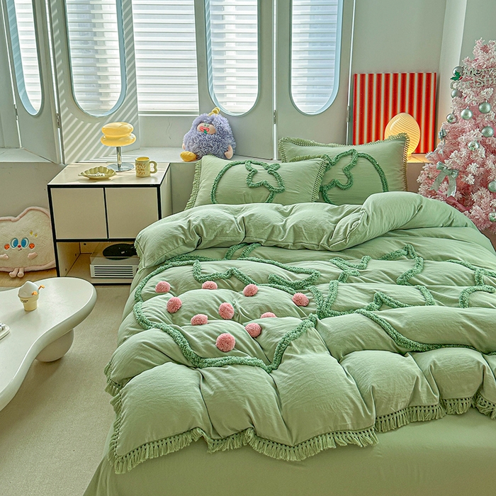 91家纺网 家纺一手货源 找家纺 缘生活 2026新款立体簇绒绣流苏四件套 大爱草莓-抹茶绿