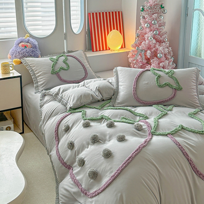 91家纺网 家纺一手货源 找家纺 缘生活 2026新款立体簇绒绣流苏四件套 大爱草莓-浅灰