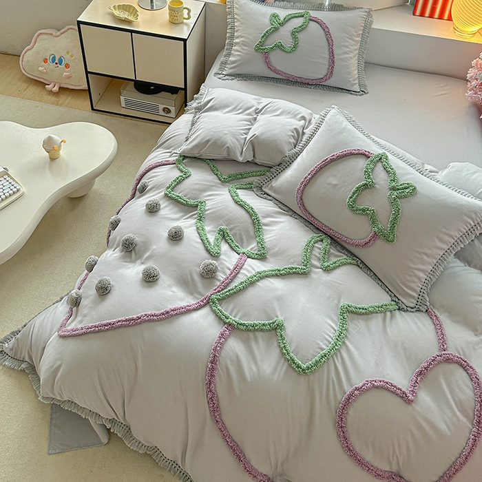 91家纺网 家纺一手货源 找家纺 缘生活 2026新款立体簇绒绣流苏四件套 大爱草莓-浅灰