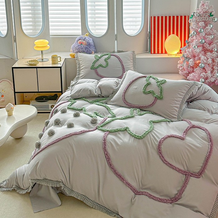 91家纺网 家纺一手货源 找家纺 缘生活 2026新款立体簇绒绣流苏四件套 大爱草莓-浅灰