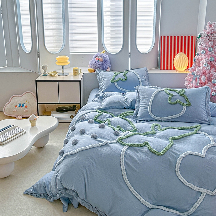91家纺网 家纺一手货源 找家纺 缘生活 2026新款立体簇绒绣流苏四件套 大爱草莓-浅蓝