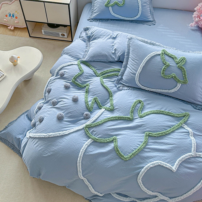 91家纺网 家纺一手货源 找家纺 缘生活 2026新款立体簇绒绣流苏四件套 大爱草莓-浅蓝