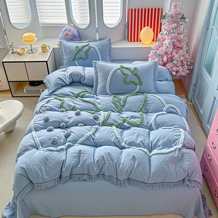 91家纺网 家纺一手货源 找家纺 缘生活 2026新款立体簇绒绣流苏四件套 大爱草莓-浅蓝