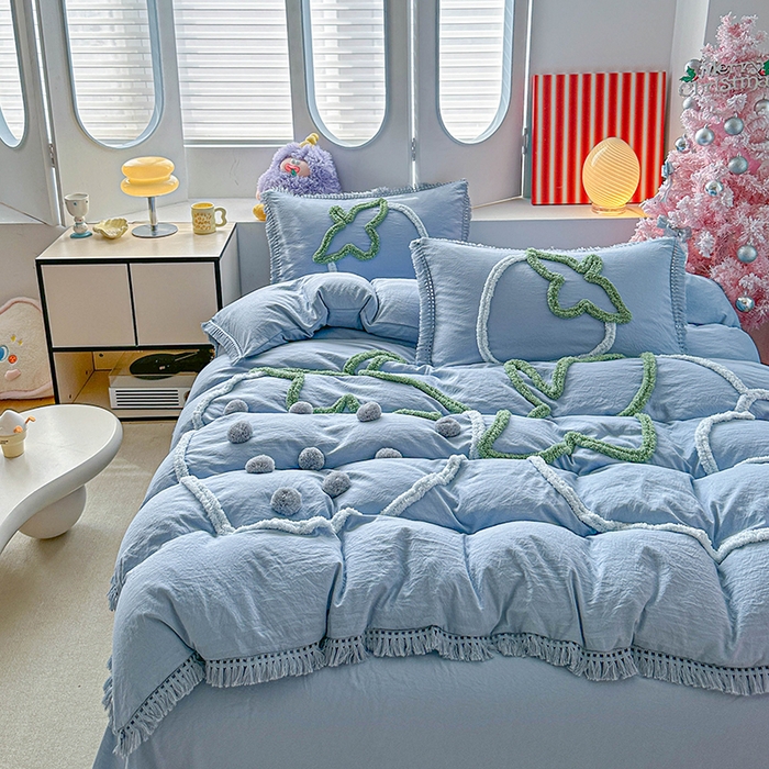 91家纺网 家纺一手货源 找家纺 缘生活 2026新款立体簇绒绣流苏四件套 大爱草莓-浅蓝