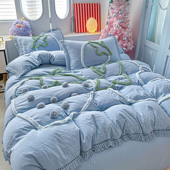 91家纺网 家纺一手货源 找家纺 缘生活 2026新款立体簇绒绣流苏四件套 大爱草莓-浅蓝