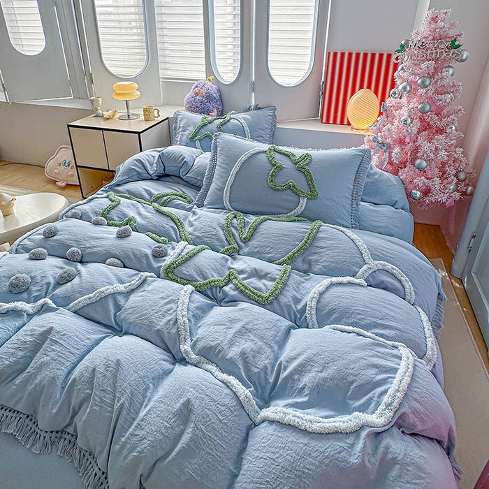 91家纺网 家纺一手货源 找家纺 缘生活 2026新款立体簇绒绣流苏四件套 大爱草莓-浅蓝