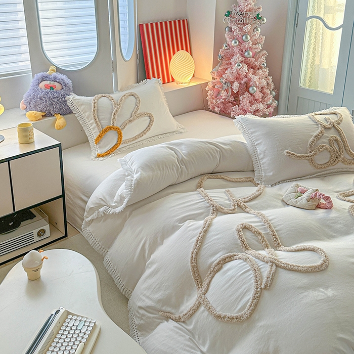 91家纺网 家纺一手货源 找家纺 缘生活 2026新款立体簇绒绣流苏四件套 大爱花小狗-本白