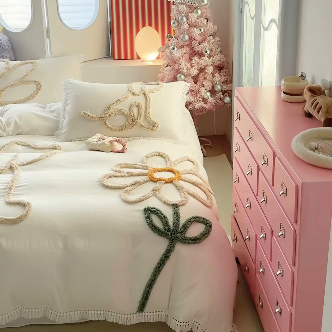 91家纺网 家纺一手货源 找家纺 缘生活 2026新款立体簇绒绣流苏四件套 大爱花小狗-本白