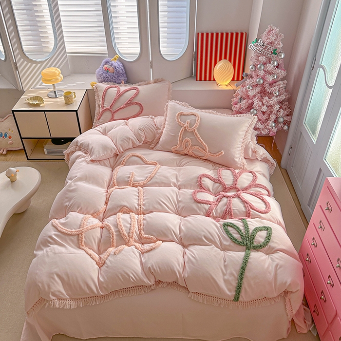 91家纺网 家纺一手货源 找家纺 缘生活 2026新款立体簇绒绣流苏四件套 大爱花小狗-粉色