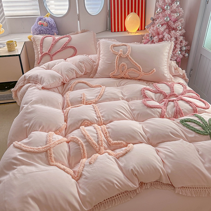 91家纺网 家纺一手货源 找家纺 缘生活 2026新款立体簇绒绣流苏四件套 大爱花小狗-粉色