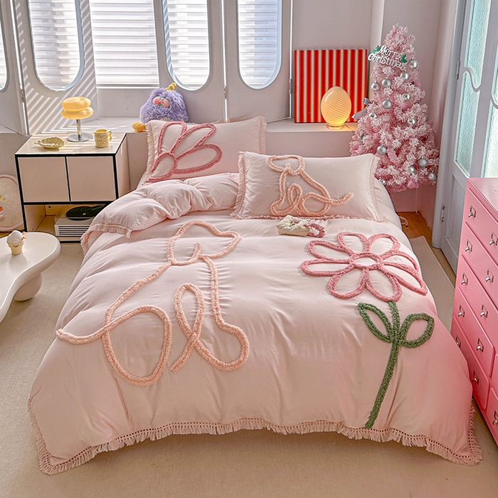 91家纺网 家纺一手货源 找家纺 缘生活 2026新款立体簇绒绣流苏四件套 大爱花小狗-粉色