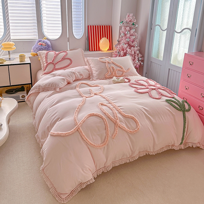 91家纺网 家纺一手货源 找家纺 缘生活 2026新款立体簇绒绣流苏四件套 大爱花小狗-粉色