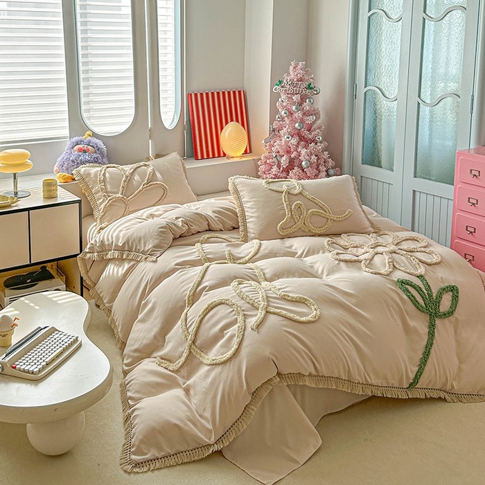 91家纺网 家纺一手货源 找家纺 缘生活 2026新款立体簇绒绣流苏四件套 大爱花小狗-卡其