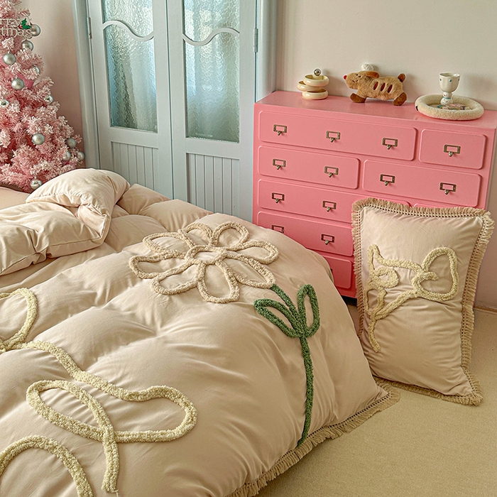 91家纺网 家纺一手货源 找家纺 缘生活 2026新款立体簇绒绣流苏四件套 大爱花小狗-卡其