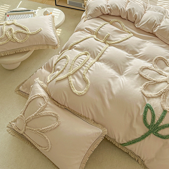 91家纺网 家纺一手货源 找家纺 缘生活 2026新款立体簇绒绣流苏四件套 大爱花小狗-卡其