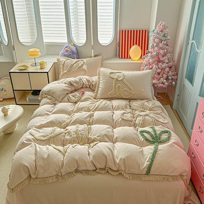 91家纺网 家纺一手货源 找家纺 缘生活 2026新款立体簇绒绣流苏四件套 大爱花小狗-卡其