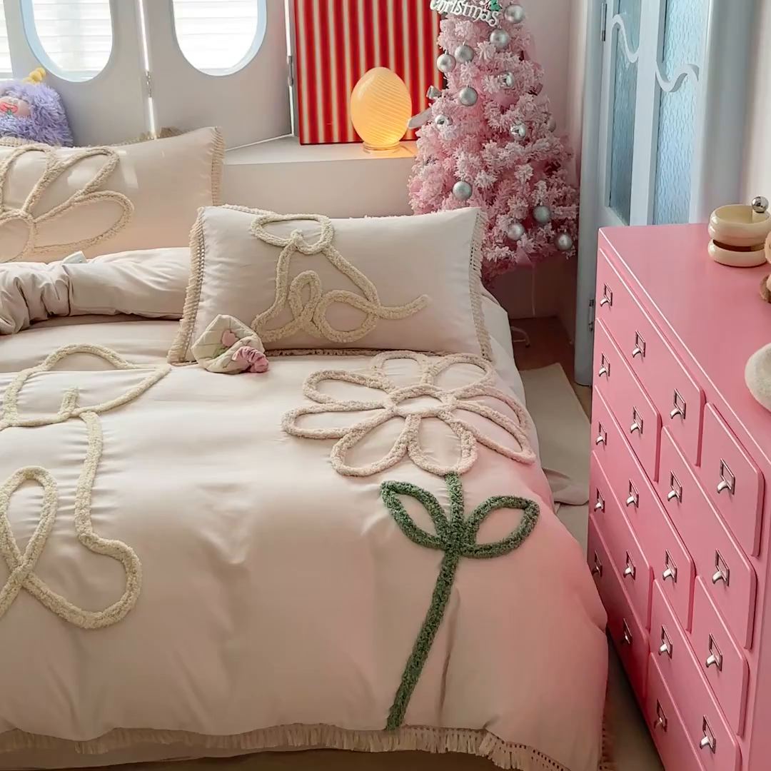 91家纺网 家纺一手货源 找家纺 缘生活 2026新款立体簇绒绣流苏四件套 大爱花小狗-卡其