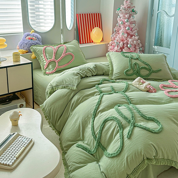 91家纺网 家纺一手货源 找家纺 缘生活 2026新款立体簇绒绣流苏四件套 大爱花小狗-抹茶绿