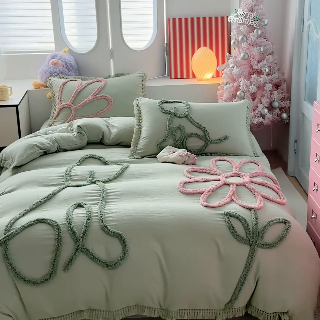 91家纺网 家纺一手货源 找家纺 缘生活 2026新款立体簇绒绣流苏四件套 大爱花小狗-抹茶绿