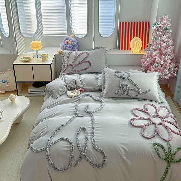 91家纺网 家纺一手货源 找家纺 缘生活 2026新款立体簇绒绣流苏四件套 大爱花小狗-浅灰