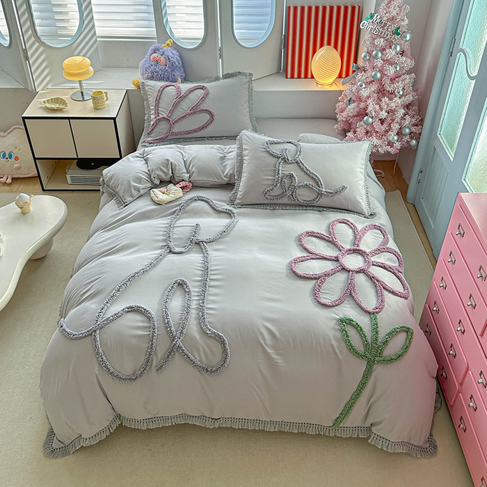 91家纺网 家纺一手货源 找家纺 缘生活 2026新款立体簇绒绣流苏四件套 大爱花小狗-浅灰