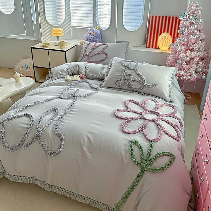 91家纺网 家纺一手货源 找家纺 缘生活 2026新款立体簇绒绣流苏四件套 大爱花小狗-浅灰