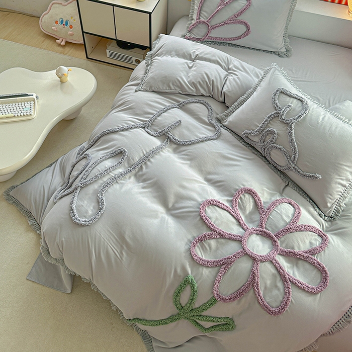 91家纺网 家纺一手货源 找家纺 缘生活 2026新款立体簇绒绣流苏四件套 大爱花小狗-浅灰