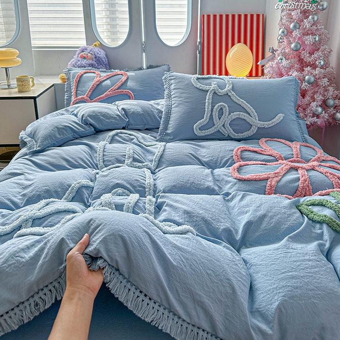 91家纺网 家纺一手货源 找家纺 缘生活 2026新款立体簇绒绣流苏四件套 大爱花小狗-浅蓝