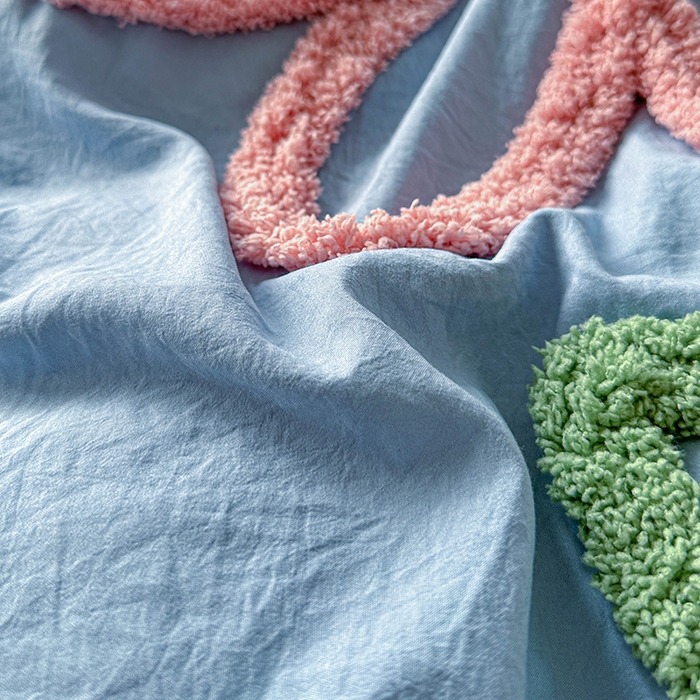 91家纺网 家纺一手货源 找家纺 缘生活 2026新款立体簇绒绣流苏四件套 大爱花小狗-浅蓝