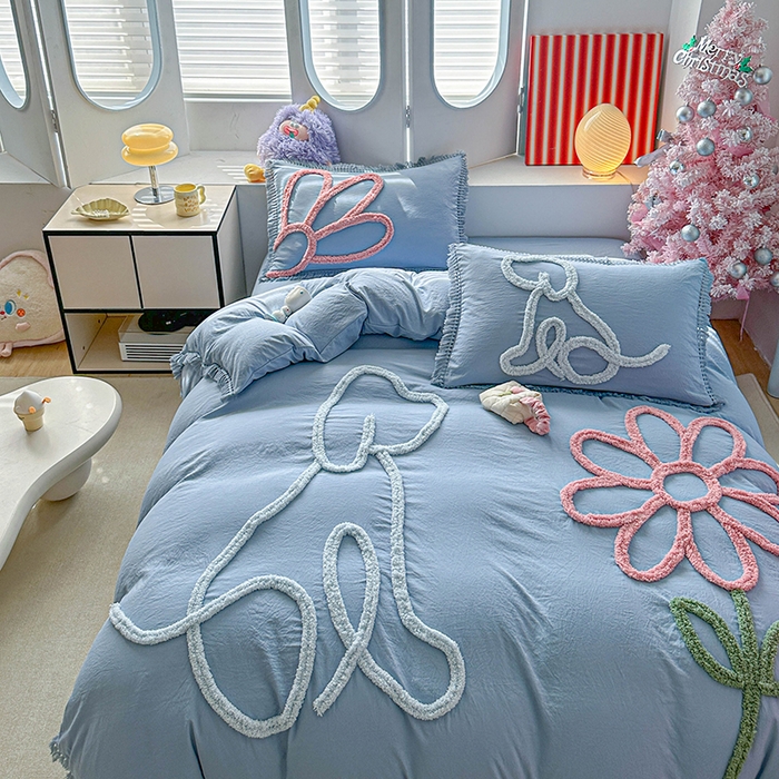 91家纺网 家纺一手货源 找家纺 缘生活 2026新款立体簇绒绣流苏四件套 大爱花小狗-浅蓝