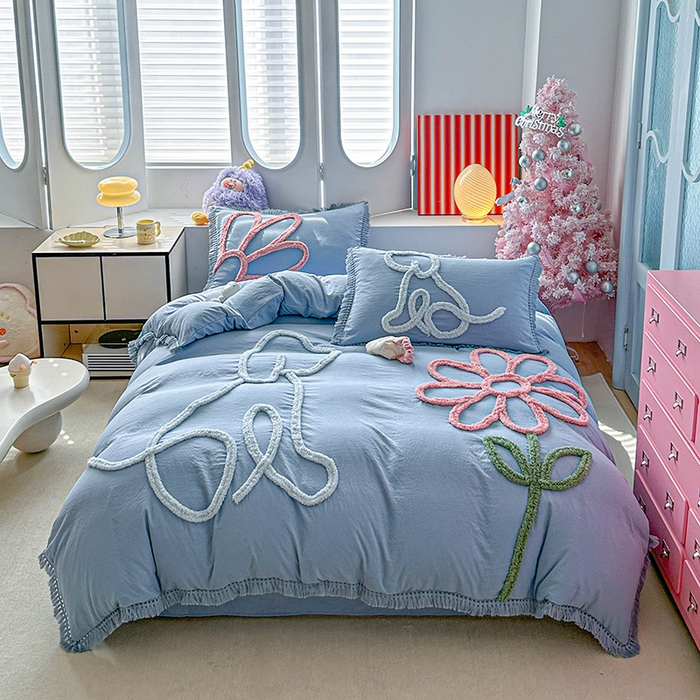 91家纺网 家纺一手货源 找家纺 缘生活 2026新款立体簇绒绣流苏四件套 大爱花小狗-浅蓝