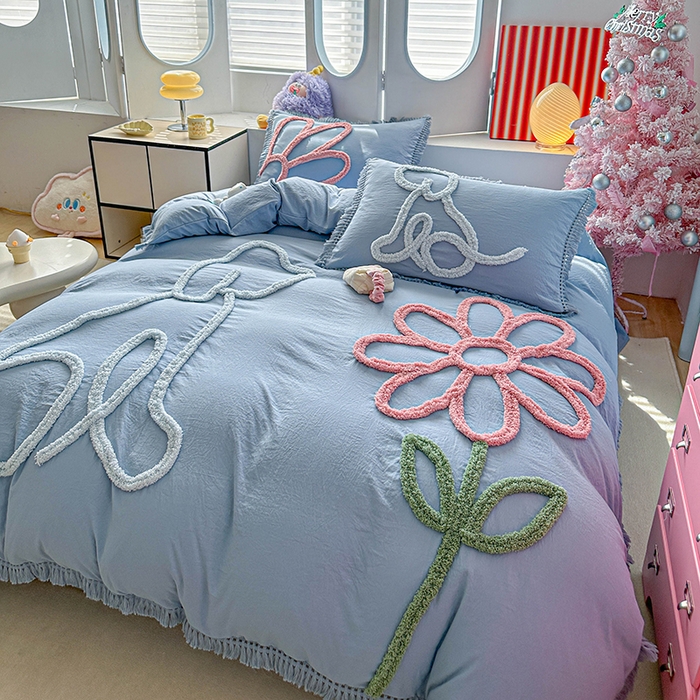 91家纺网 家纺一手货源 找家纺 缘生活 2026新款立体簇绒绣流苏四件套 大爱花小狗-浅蓝