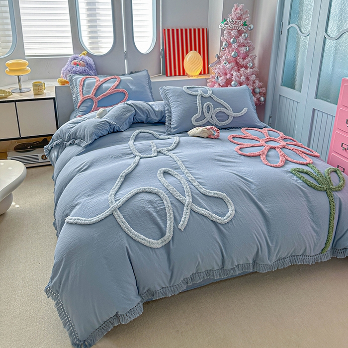 91家纺网 家纺一手货源 找家纺 缘生活 2026新款立体簇绒绣流苏四件套 大爱花小狗-浅蓝
